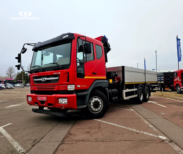 Бортовий автомобіль з КМУ